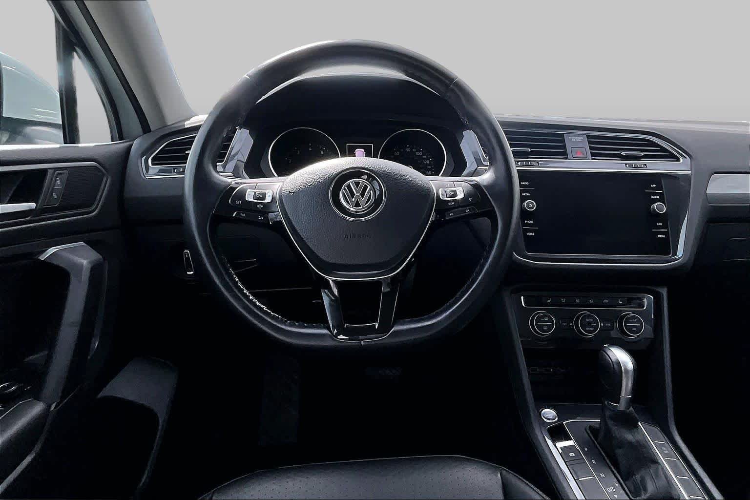 Used 2019 Pure White Volkswagen SE image 6