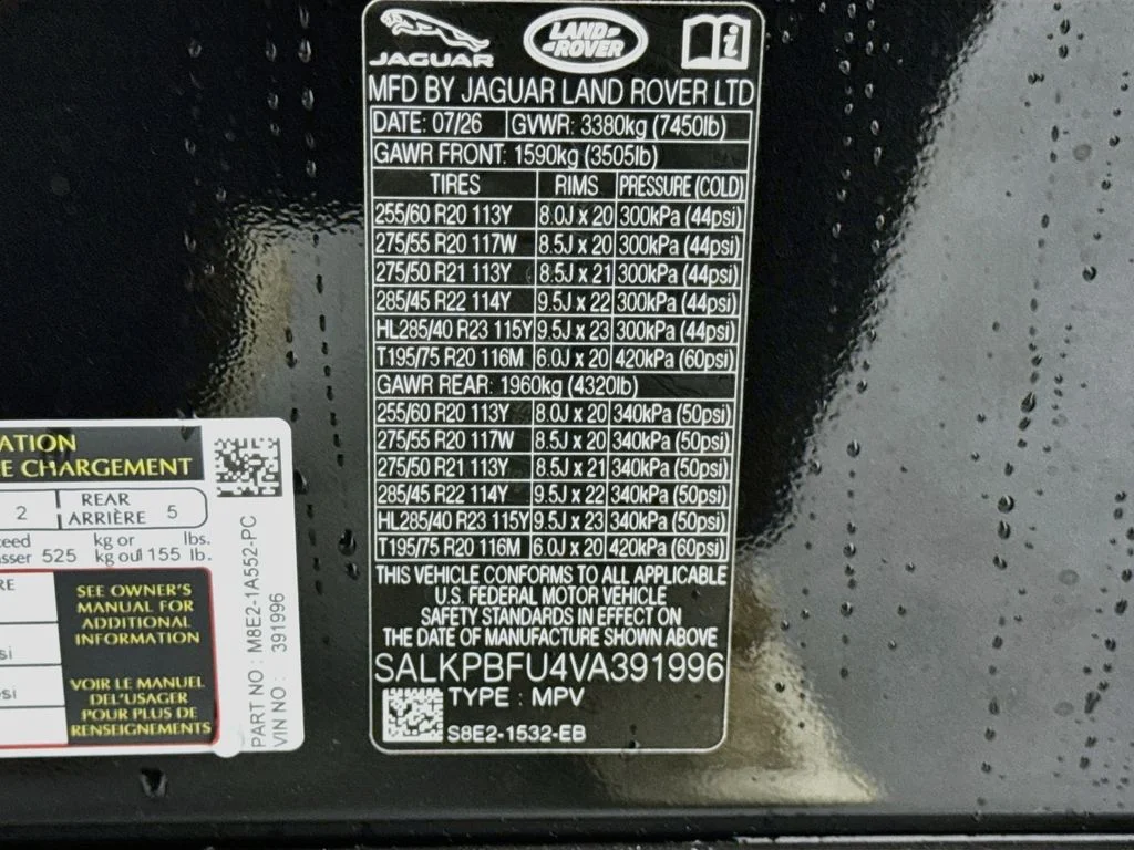 New 2027 Santorini Black Land Rover SE image 34