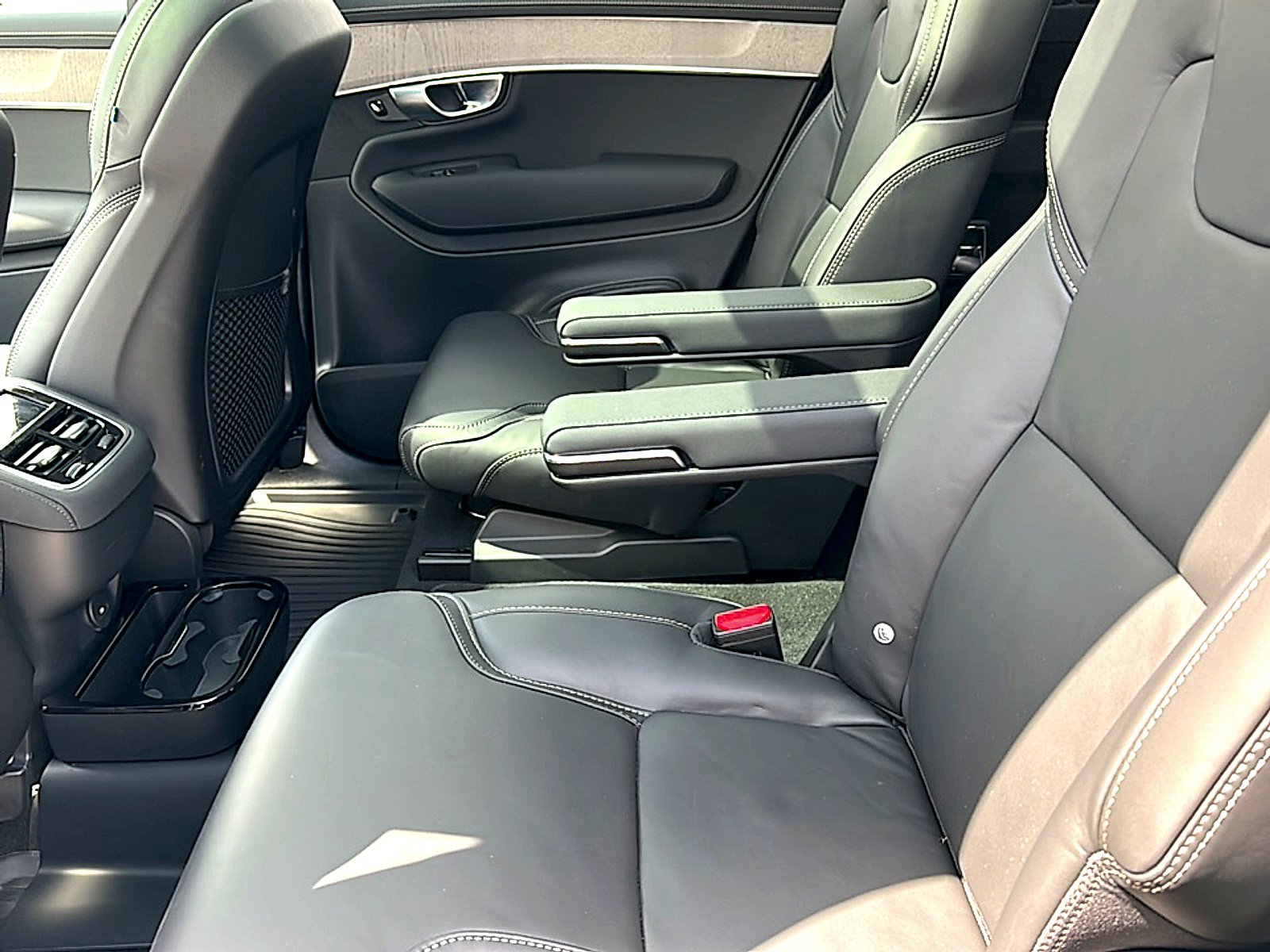 2026 Volvo XC90 Ultra - Photo 16