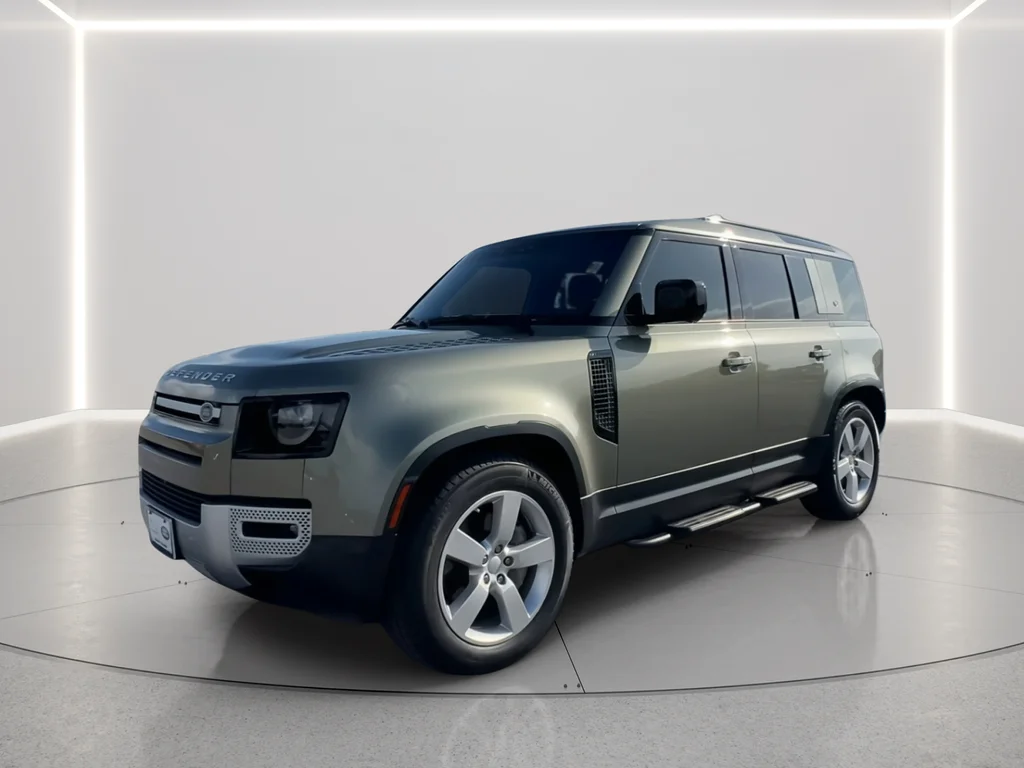 Used 2021 Green Land Rover SE image 4