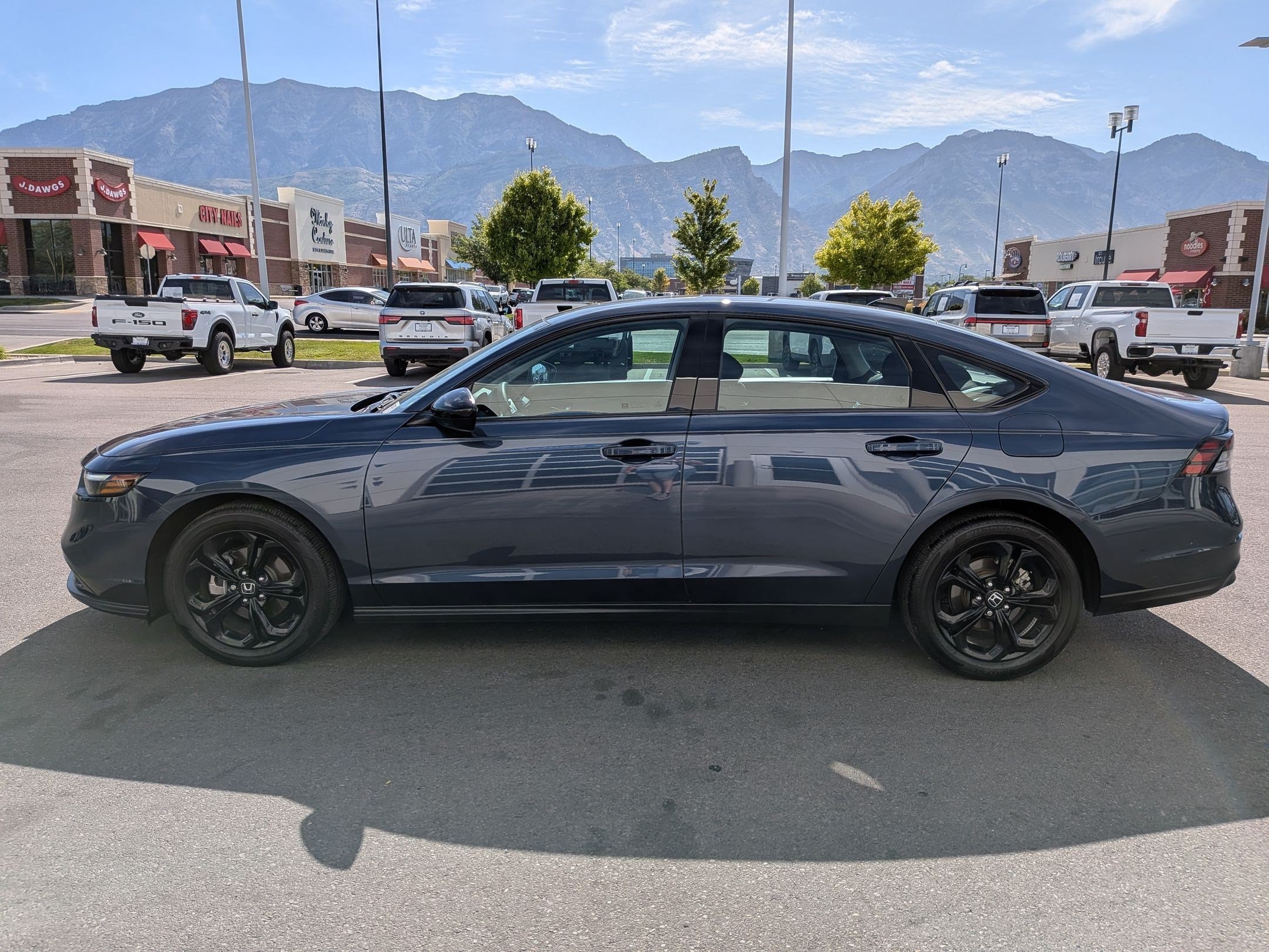 Used 2025 Blue Honda SE image 7