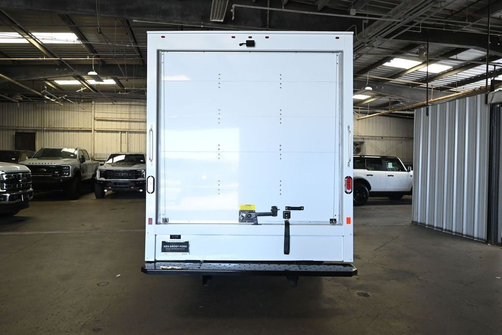 New 2024 Oxford White Ford T-350 image 7