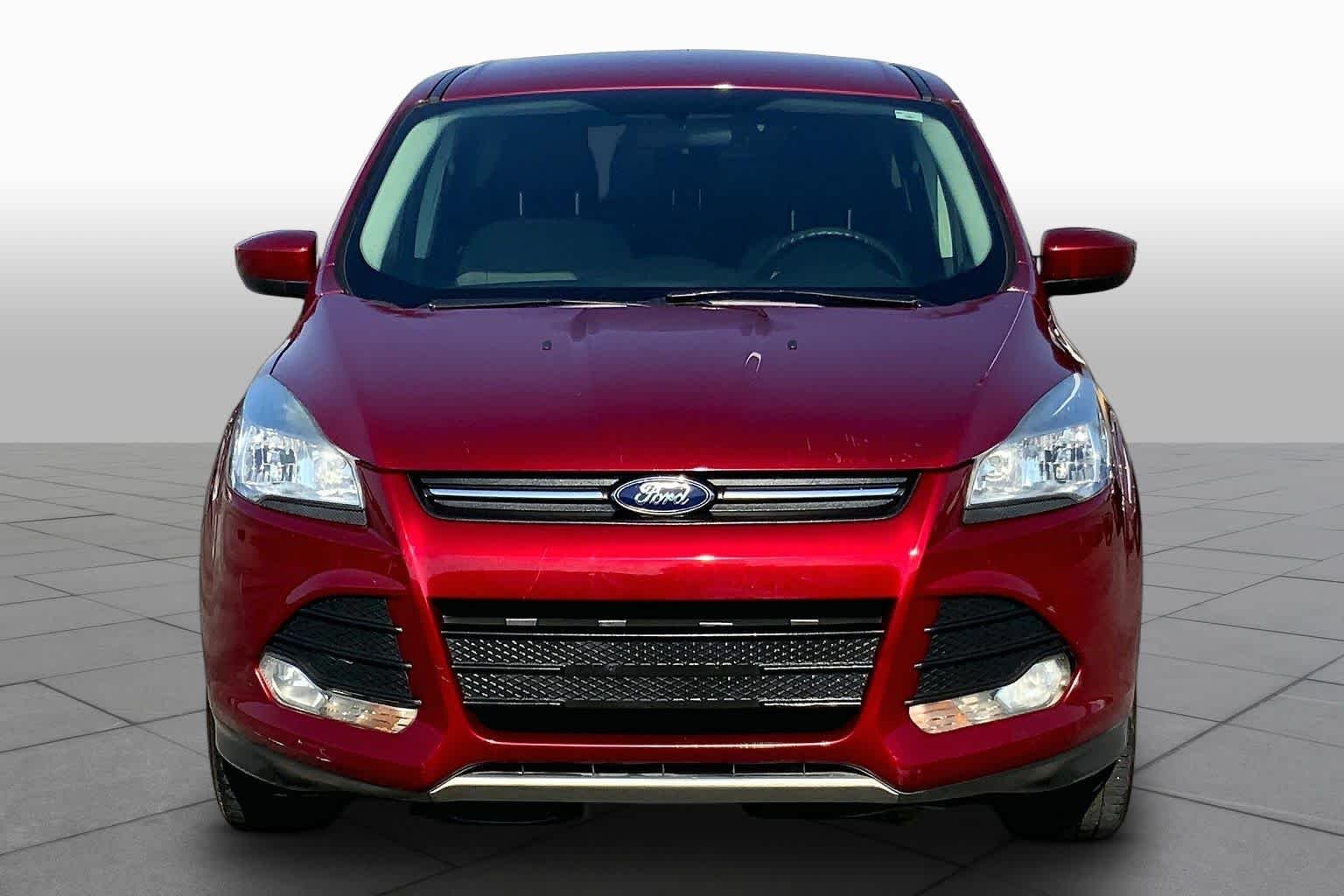 Used 2015 Ruby Red Metallic Tinted Clearcoat Ford SE image 4