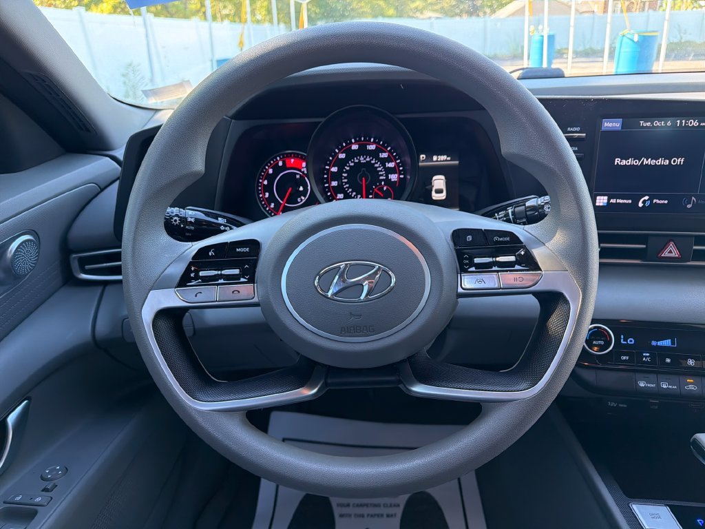 Used 2023 Phantom Black Hyundai SEL image 16