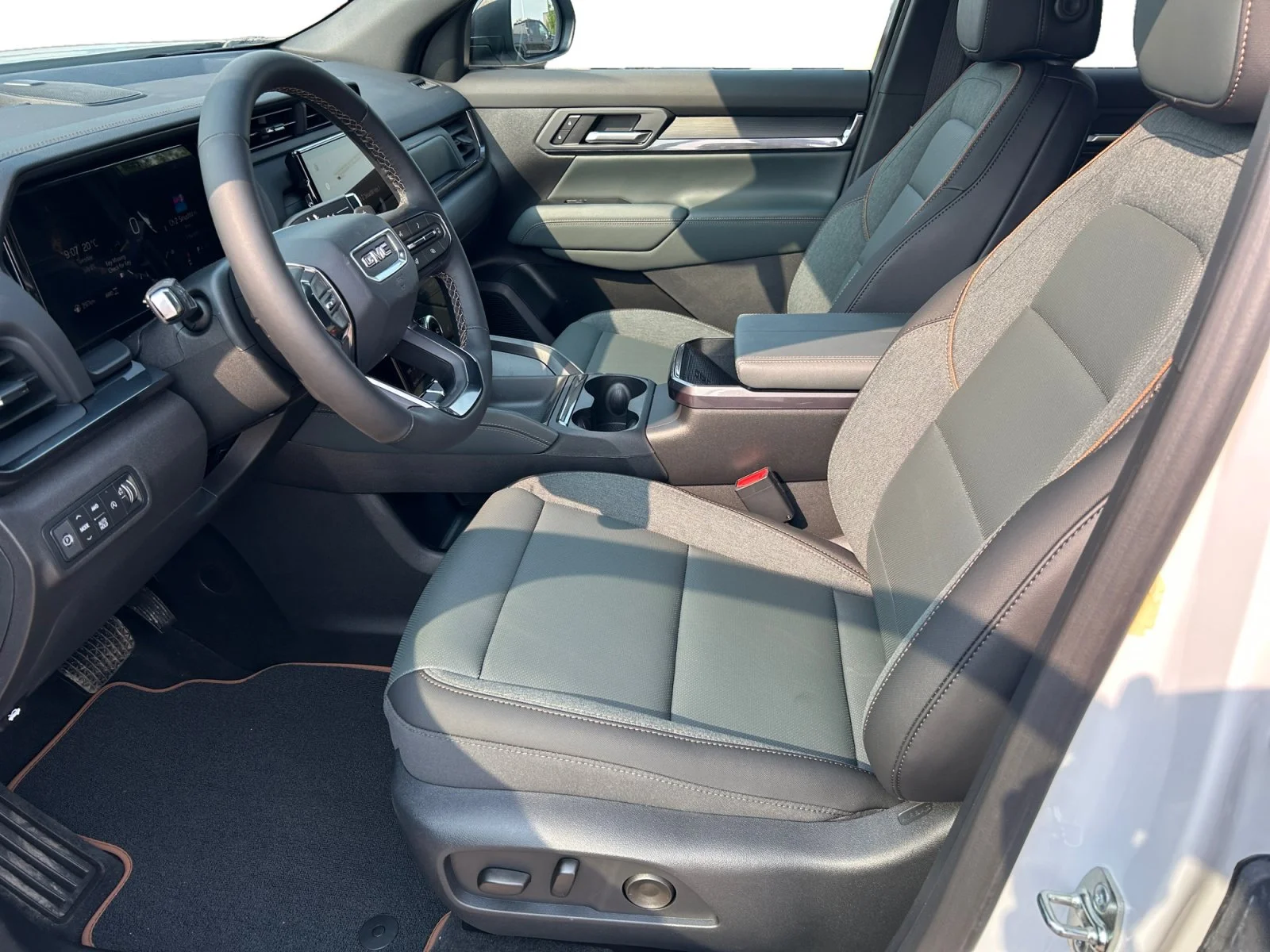 New 2027 Summit White GMC AWD AT4 image 14
