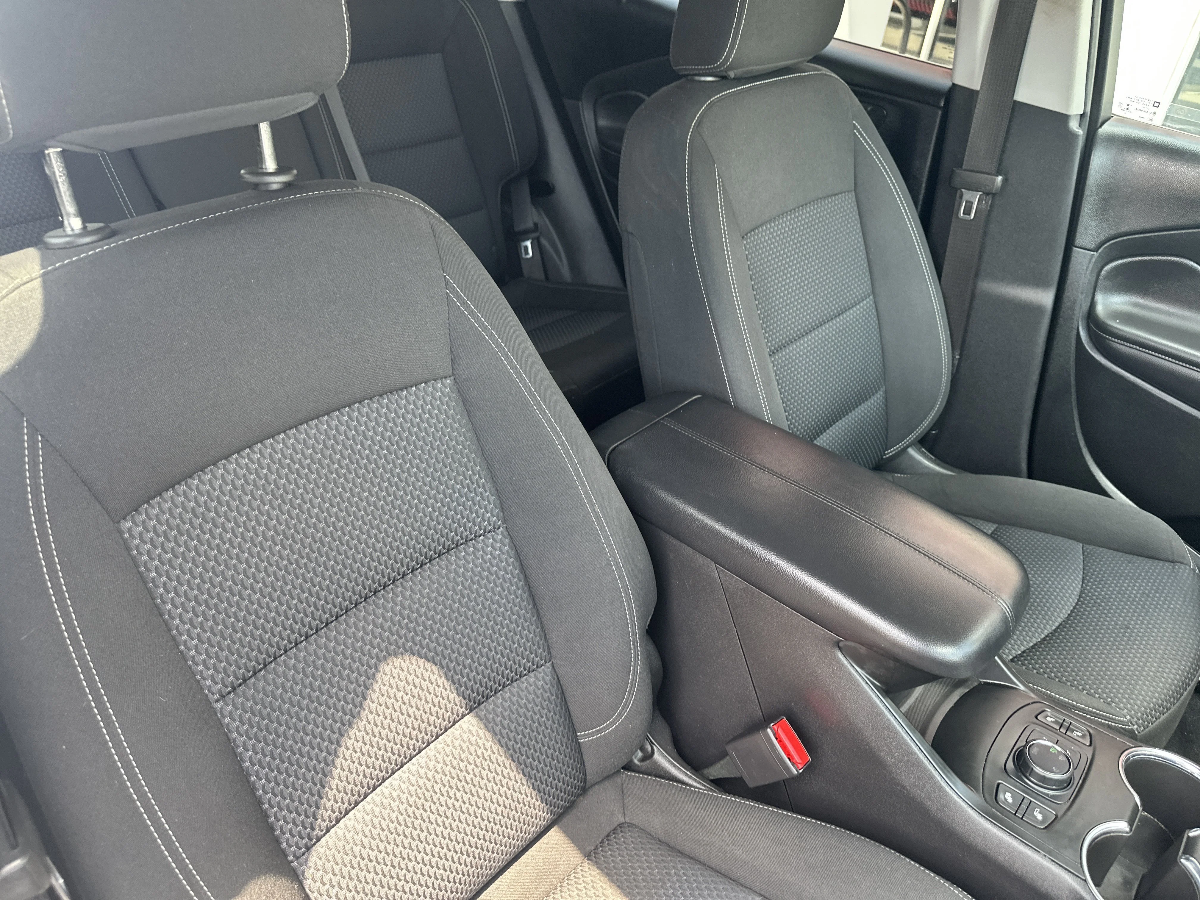 Used 2022 Quicksilver Metallic GMC SLE image 29