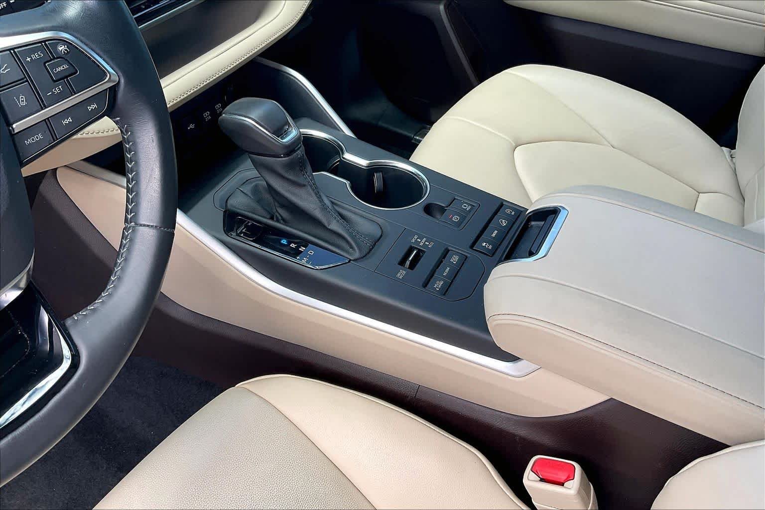 Used 2021 Moon Dust Toyota XLE image 17