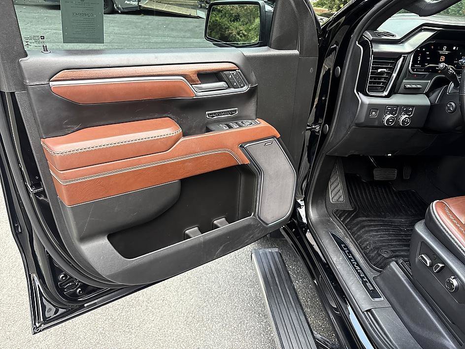 Used 2023 Onyx Black GMC Denali Ultimate image 9