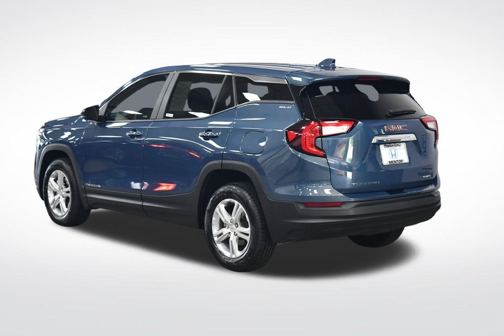 Used 2024 Downpour Metallic GMC SLE image 3