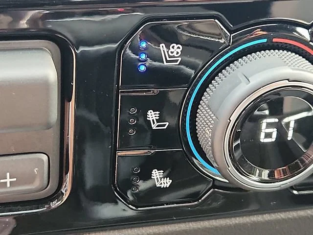 2025 Chevrolet Silverado 1500 LTZ - Photo 24