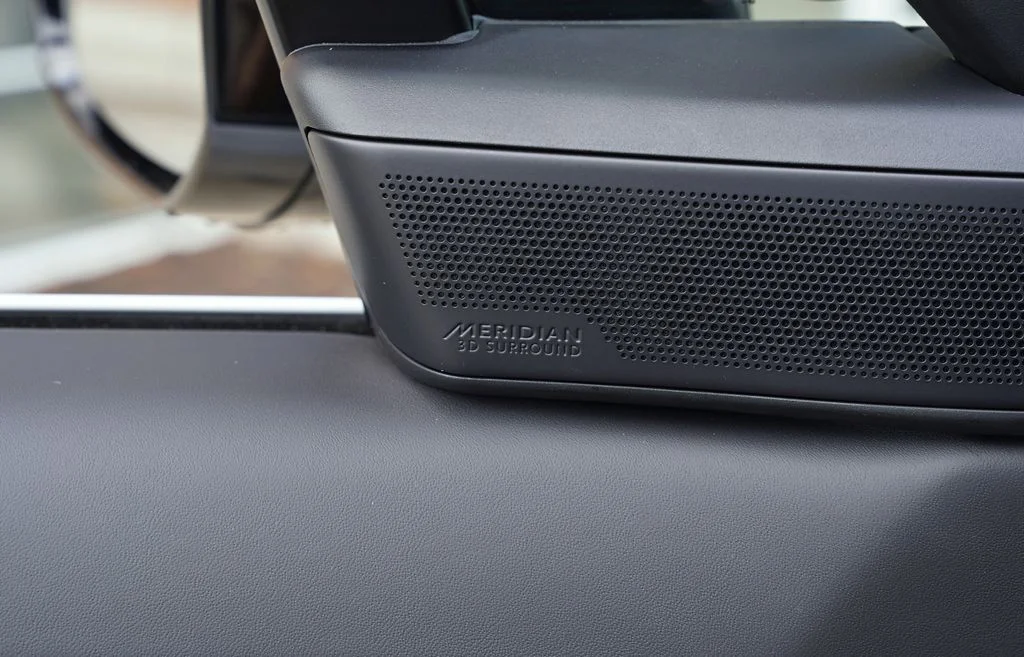 New 2026 Fuji White Land Rover Dynamic SE image 11