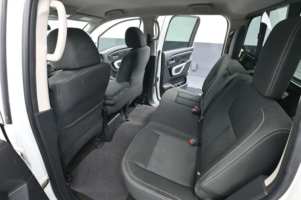 Used 2018 White Nissan SV image 31