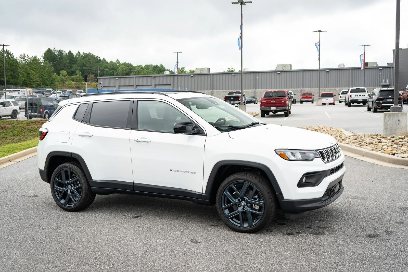New 2026 Bright White Clear-Coat Exterior Paint Jeep  image 12