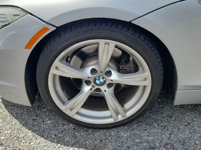2011 BMW Z4 sDrive30i - Photo 6
