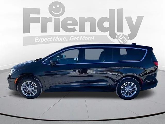 New 2026 Diamond Black Crystal Pearl-Coat Exterior Paint Chrysler Select image 8