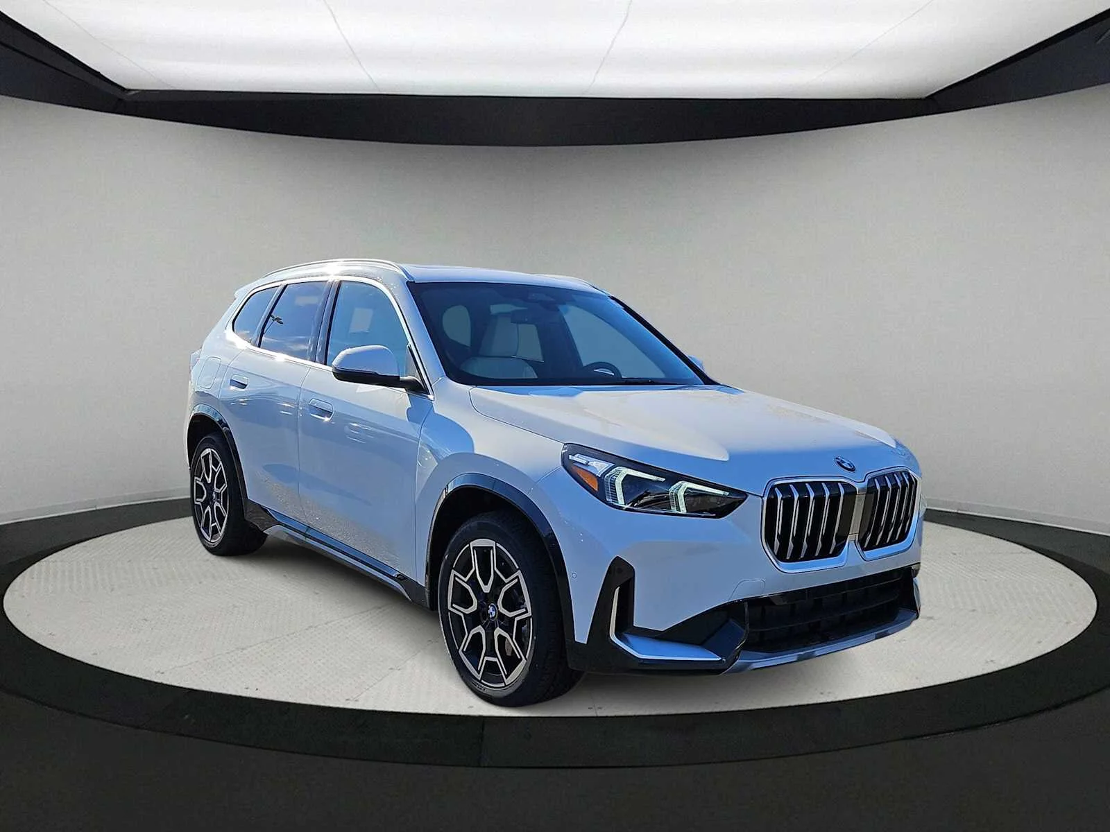 New 2026 White BMW xDrive28i image 2