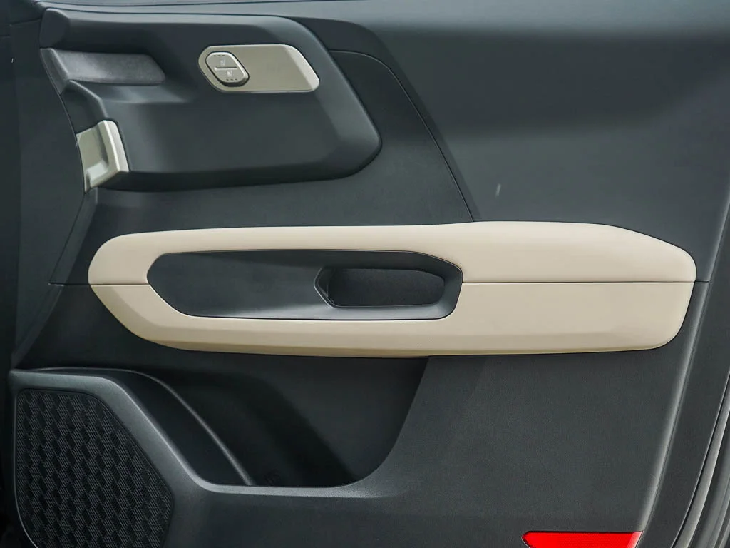 New 2027 Ivory Silver Kia EX AWD image 10