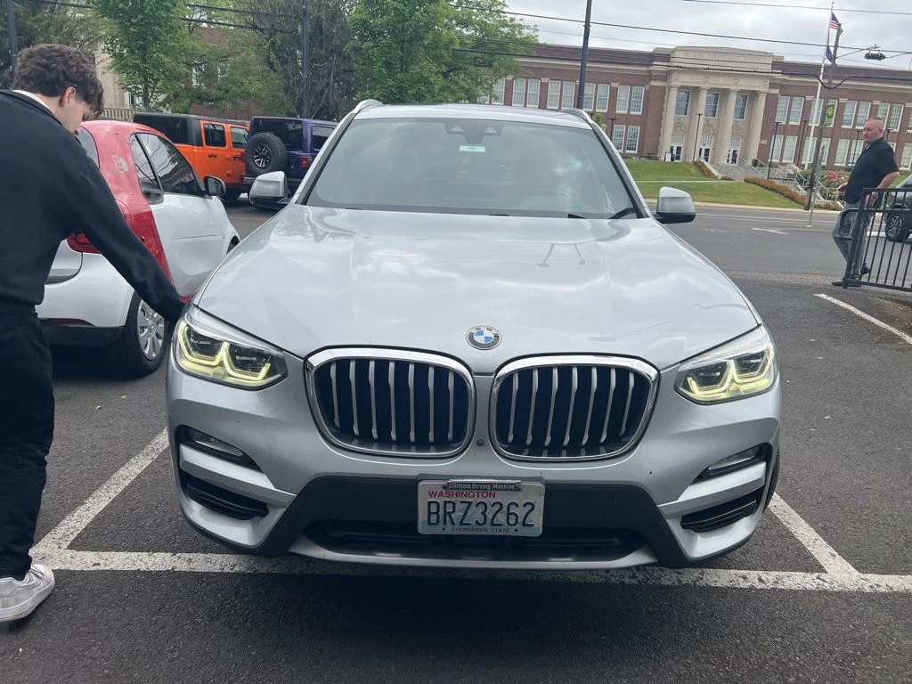 Used 2018 Silver BMW xDrive30i image 2