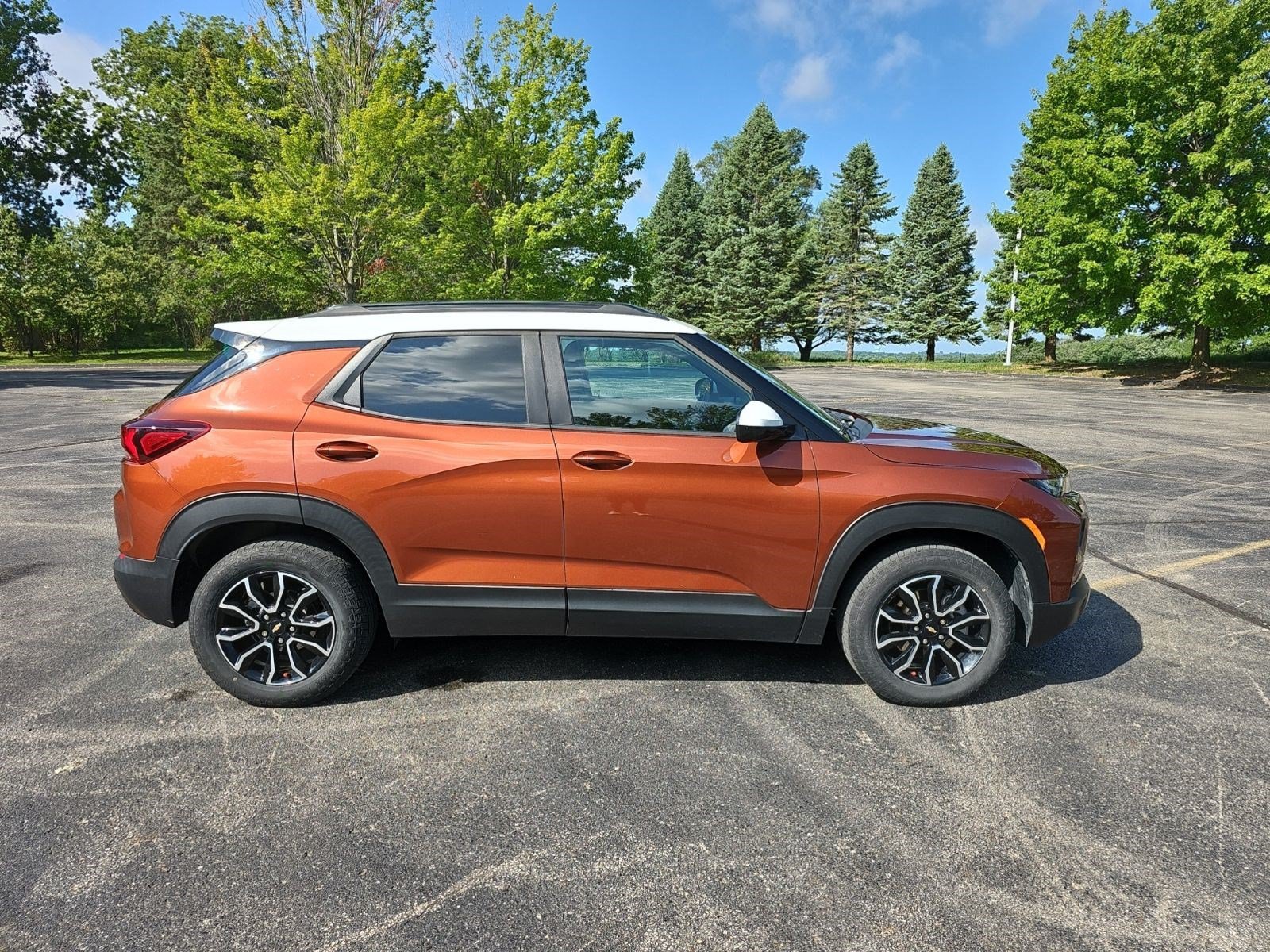 Used 2021 Dark Copper Metallic Chevrolet ACTIV image 6