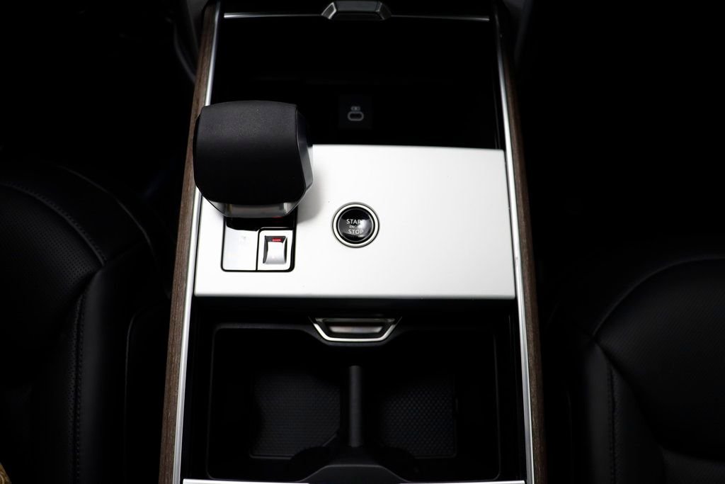 2025 Land Rover Range Rover SE - Photo 13