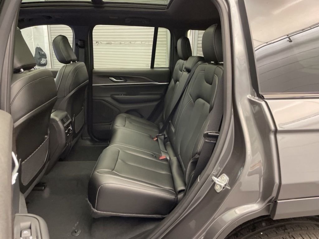 New 2025 Baltic Gray Metallic Clear-Coat Exterior Paint Jeep Limited image 19