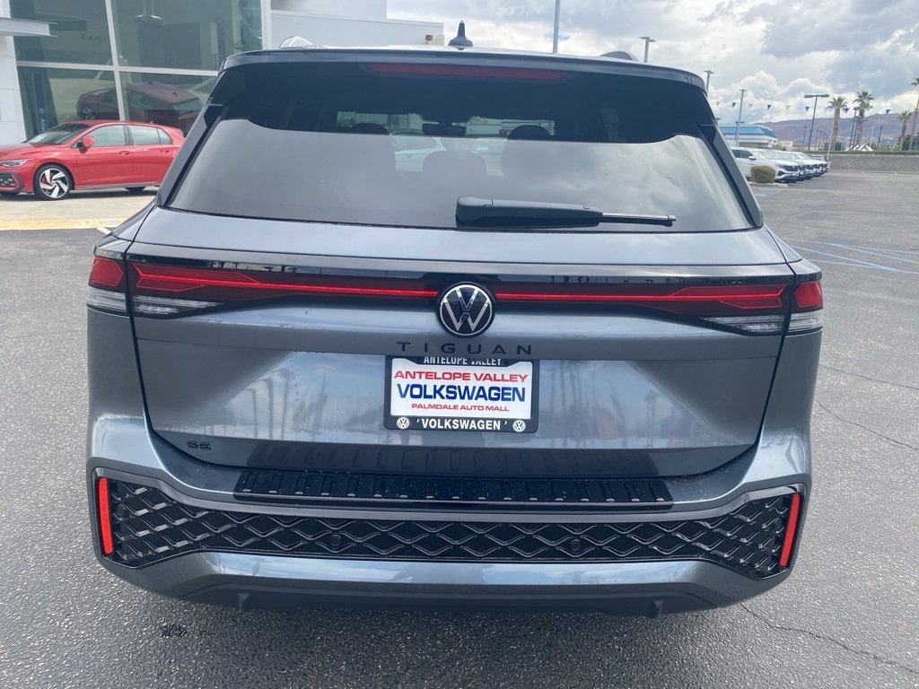 2025 Volkswagen Tiguan SE R-Line Black photo 4
