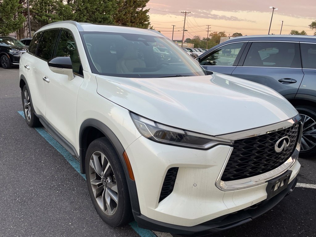 New 2024 Majestic White INFINITI LUXE AWD image 1