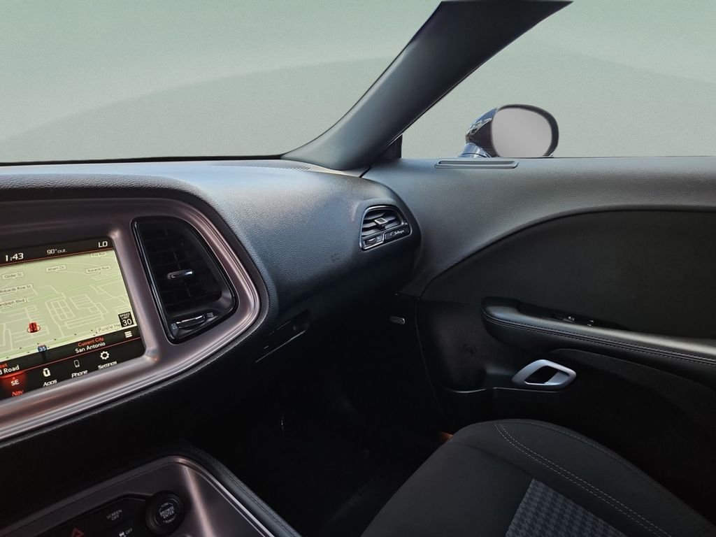 Used 2023 Black Dodge SXT image 19