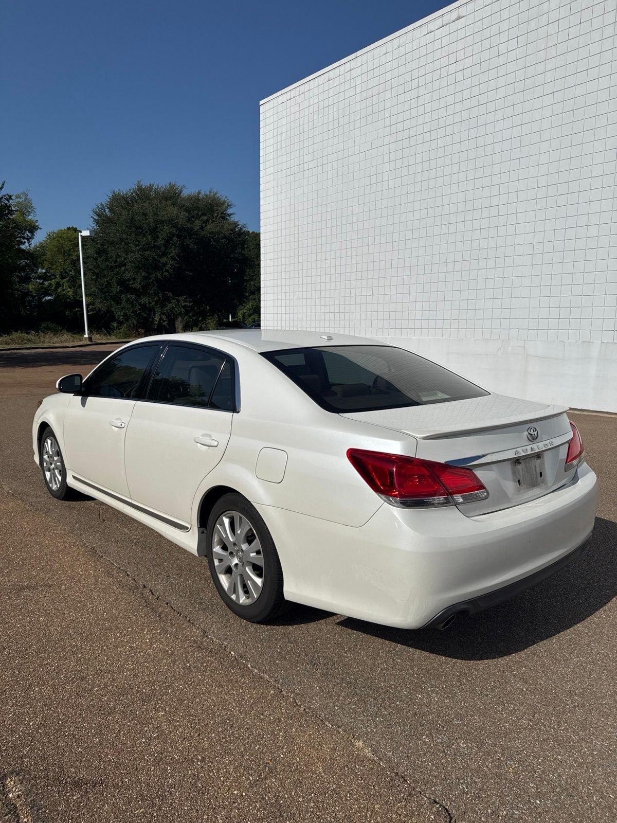 Used 2011 White Toyota Base image 18