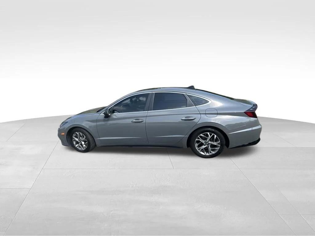 Used 2022 Gray Hyundai SEL image 5