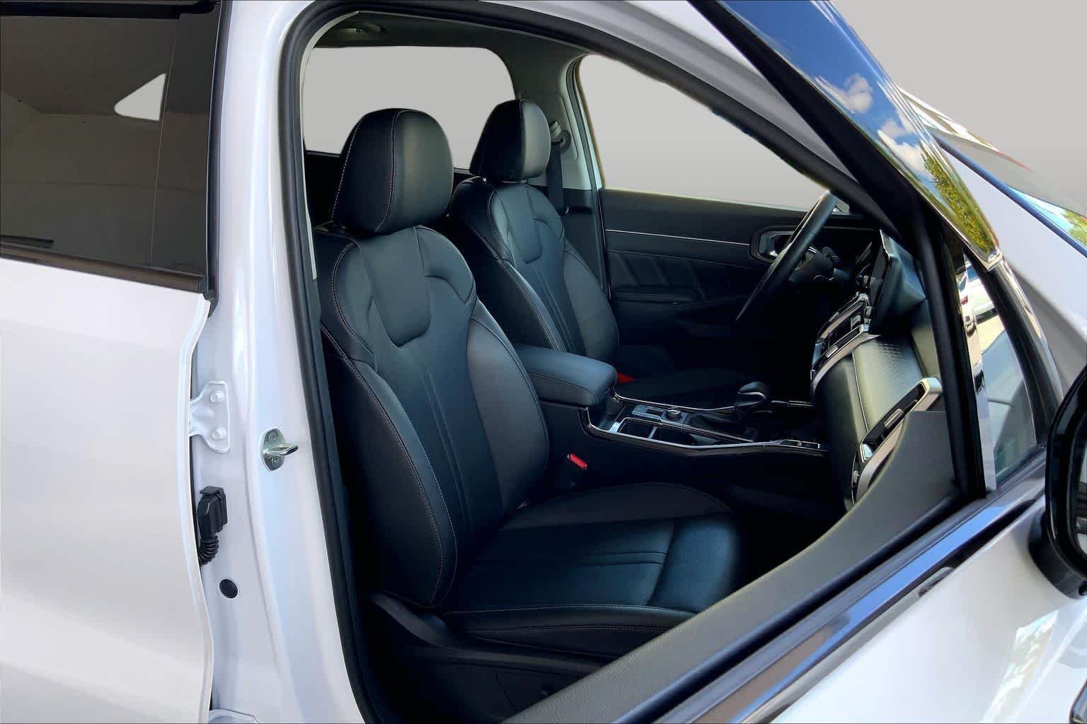 Used 2023 Glacial White Pearl Kia SX image 9