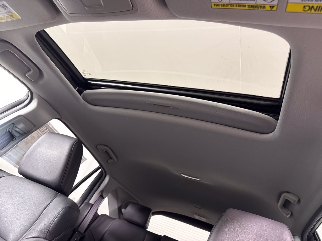 Used 2018  Acura Technology Package image 23