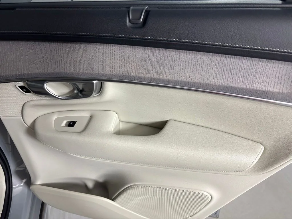 New 2026 Vapour Grey Volvo Ultra image 18