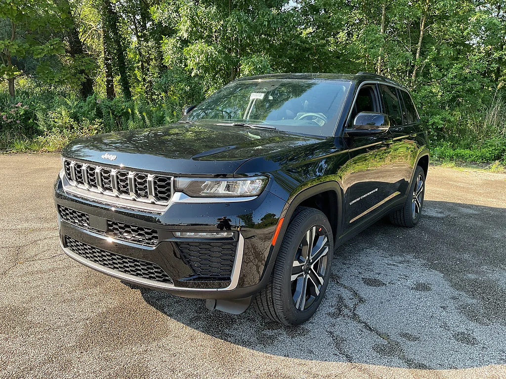 New 2027 High Gloss Black Jeep Limited image 3