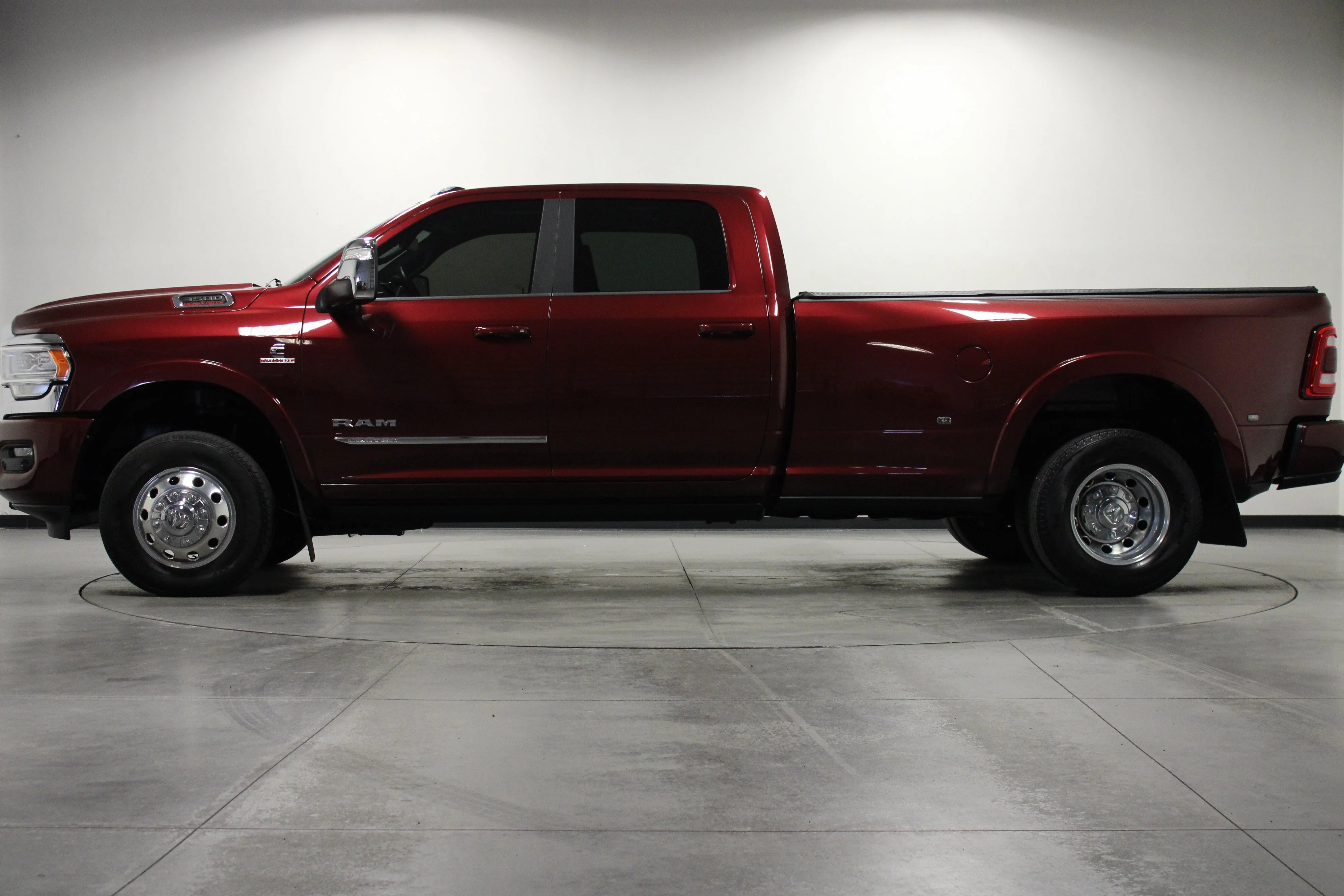 Used 2024 Delmonico Red Pearlcoat Ram Limited image 7