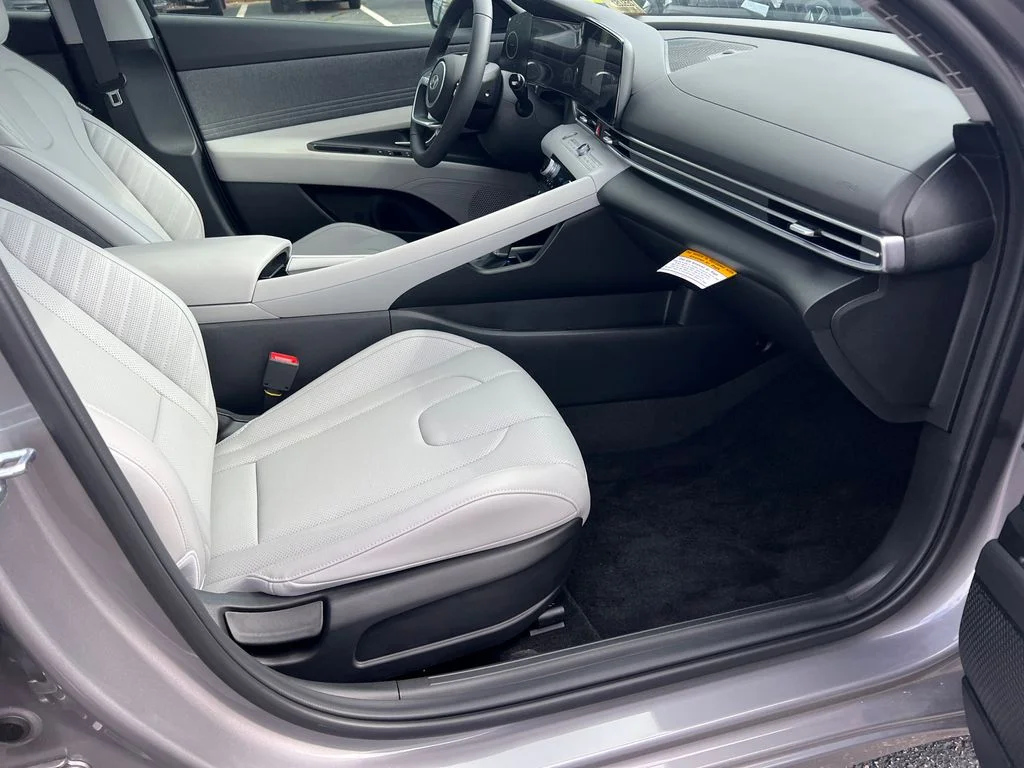 Used 2025 Silver Hyundai Limited image 13