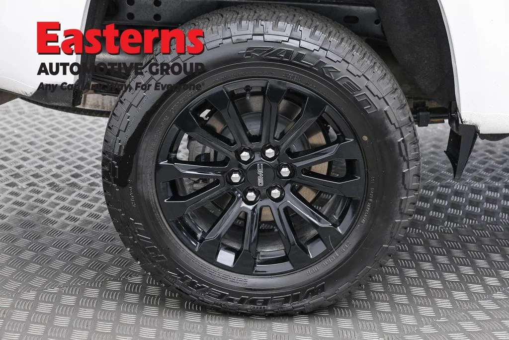 Used 2022 White GMC Elevation Standard image 29