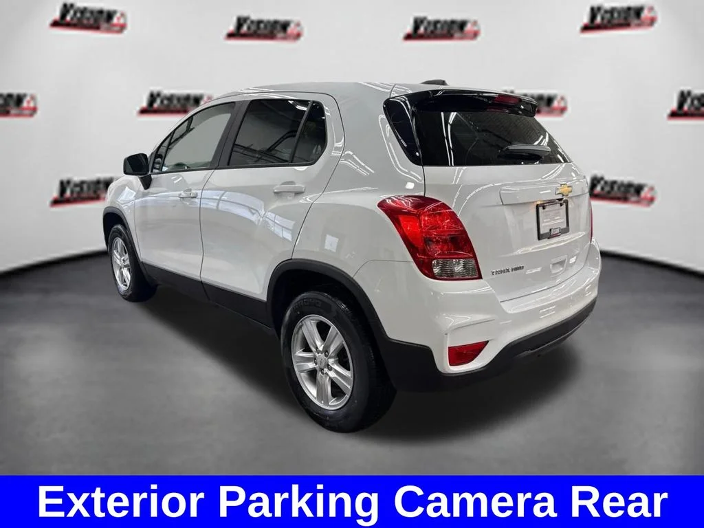 Used 2018 White Chevrolet LS image 8