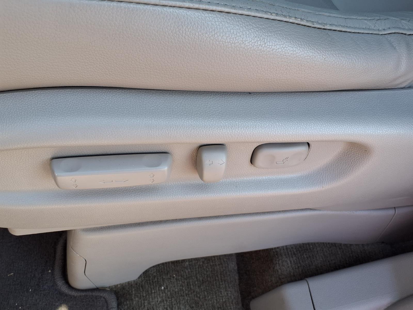 Used 2015  Honda Touring image 6