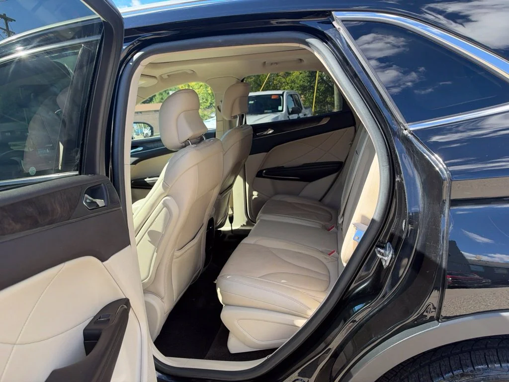 Used 2017 Black Lincoln Reserve image 17