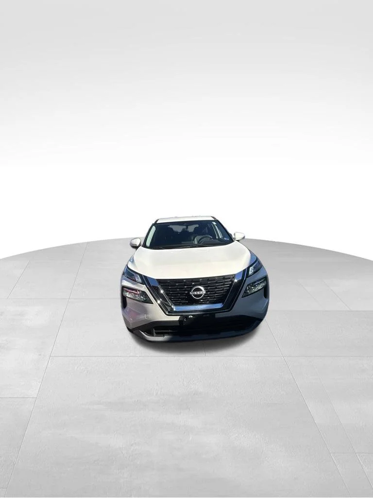 Used 2023 White Nissan SV image 9