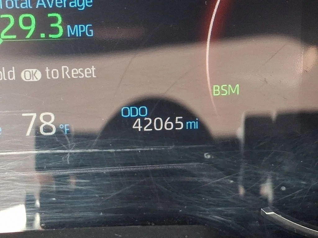 2025 Toyota RAV4 XLE - Photo 20