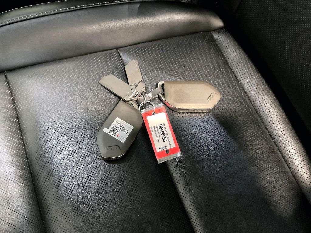 Used 2024 Everlasting Silver Kia S image 32