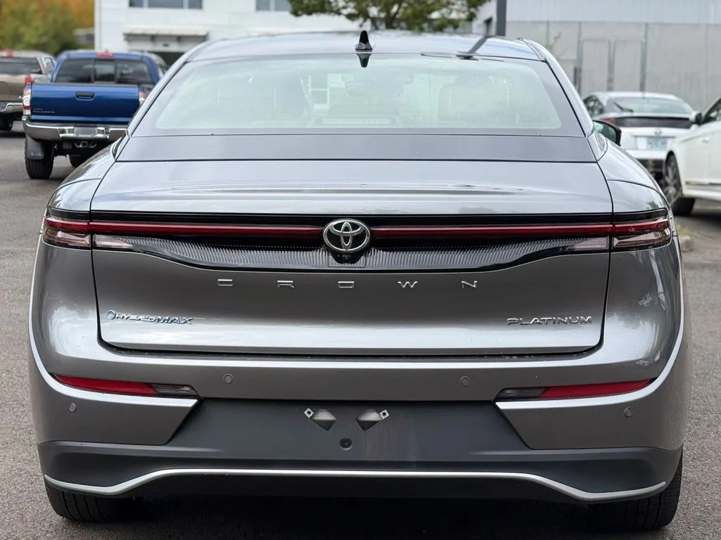 Certified Used 2026  Toyota Platinum image 4