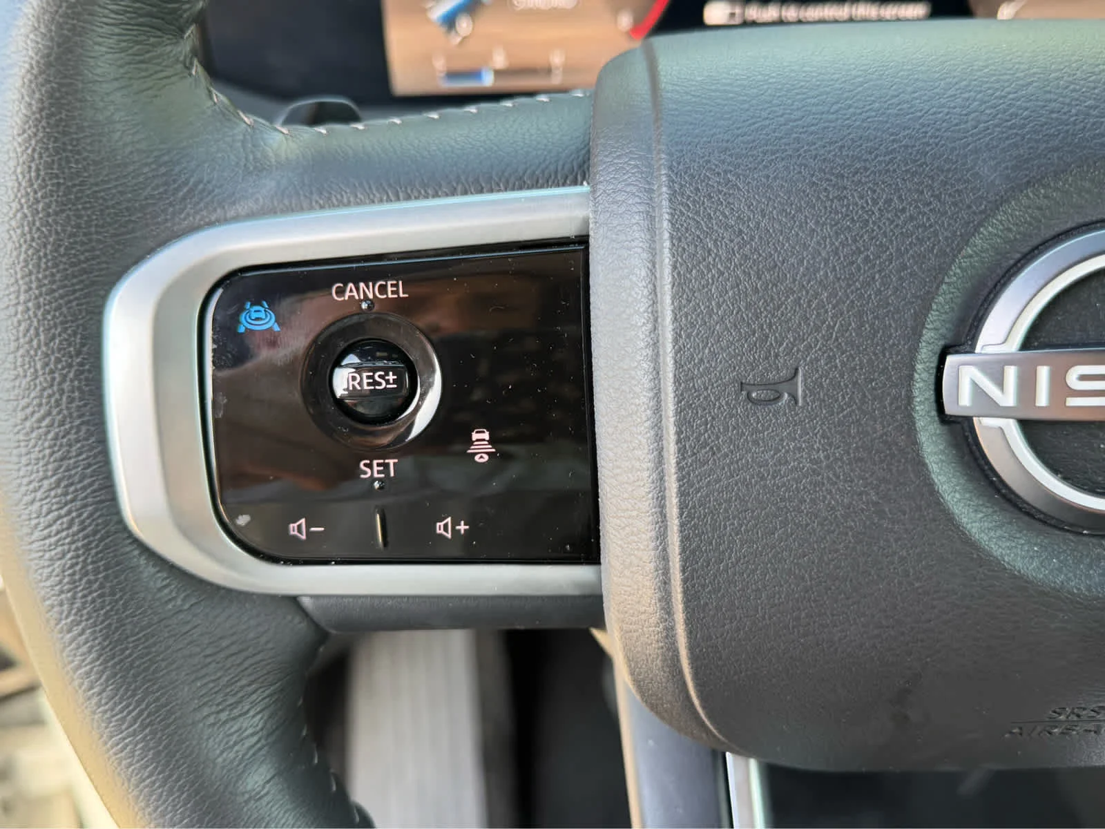 Used 2025 Aspen White Tricoat Nissan SL image 22