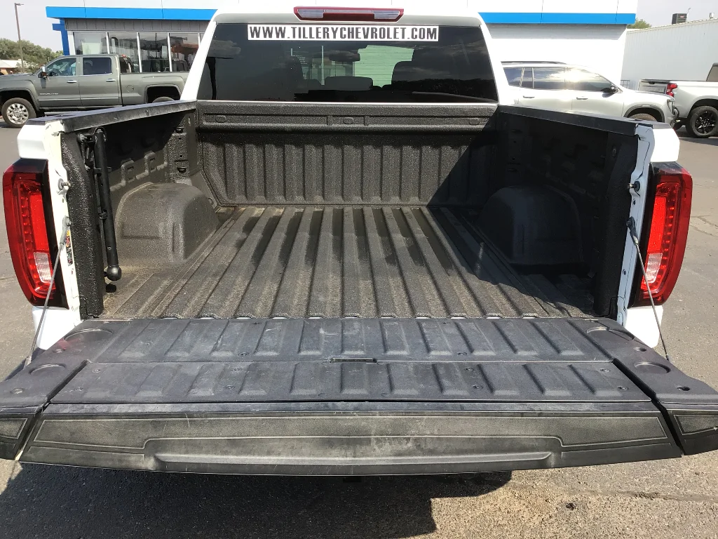 Used 2025 Summit White GMC SLT image 5