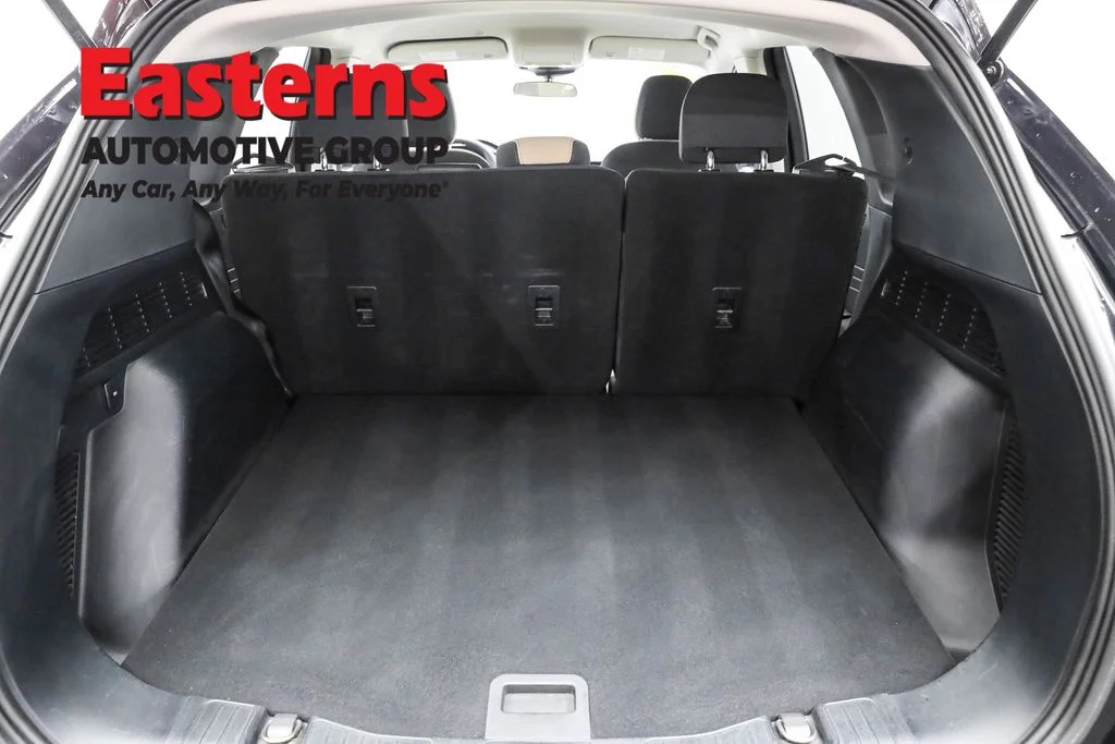 Used 2021 Black Ford SE image 9