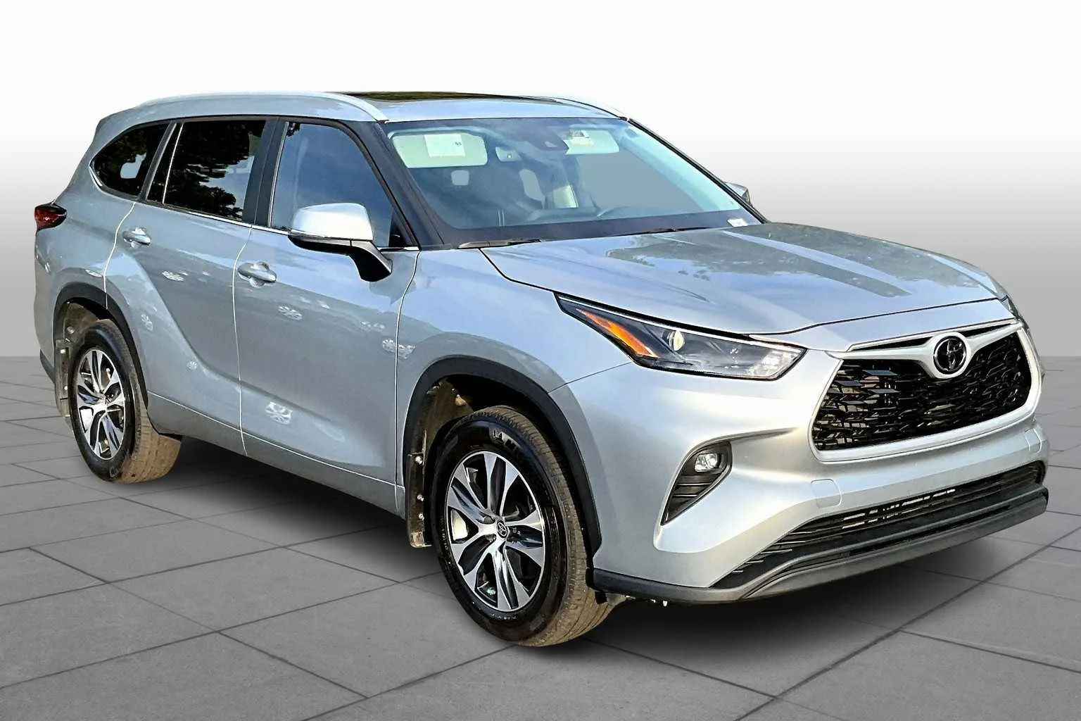 Used 2023 Celestial Silver Metallic Toyota XLE image 3