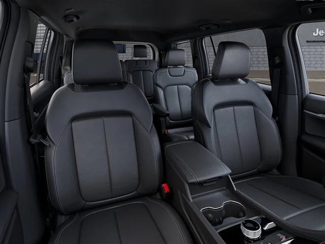 New 2026 Bright White Clear-Coat Exterior Paint Jeep Limited image 27