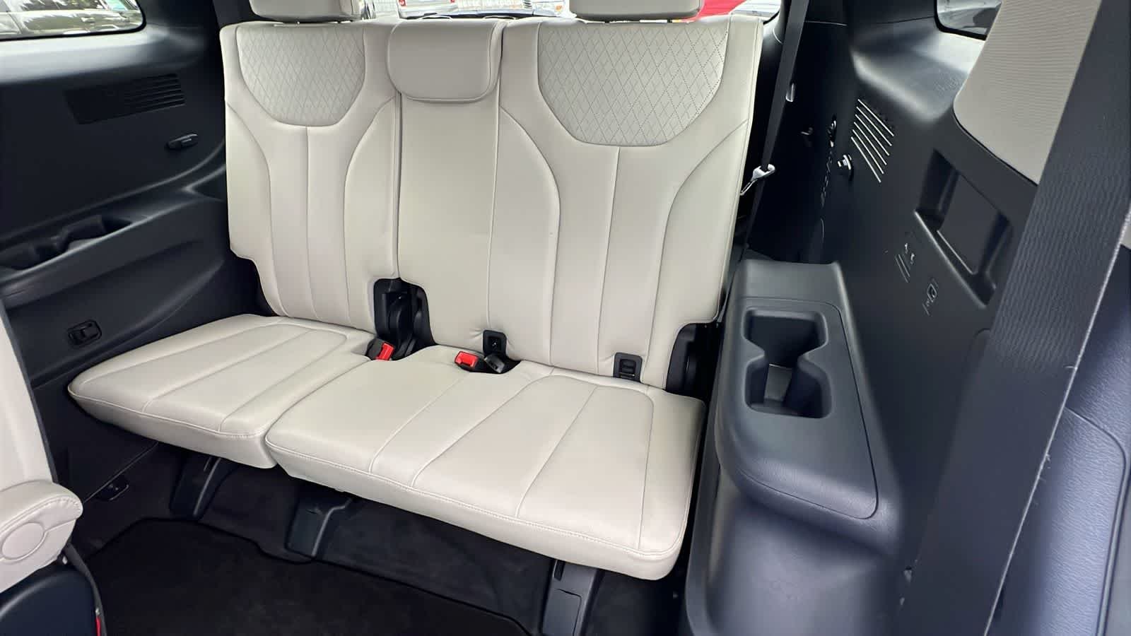 Used 2020 Hyper White Hyundai SEL image 32